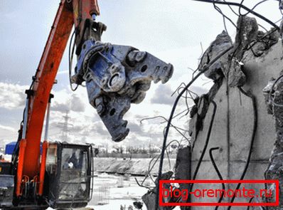 Прымяненне гідраўлічнага разака для зносу будынка