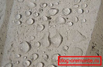 Насычэнні надаюць паверхні бетону гідрафобныя ўласцівасці.