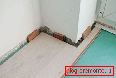 Адлегласць ад сцяны да дошак