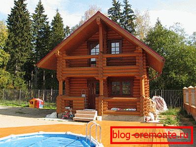 Рэалізаваны праект 2-х павярховай лазні з бруса на загарадным участку Рэалізаваны праект 2-х павярховай лазні з бруса на загарадным участку