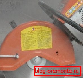 Рэзка жалезабетону алмазнымі коламі пры дэмантажы падлогі Рэзка жалезабетону алмазнымі коламі пры дэмантажы падлогі