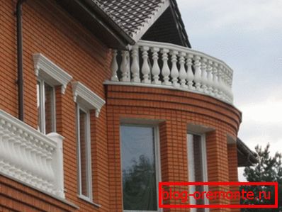 З дапамогай гэтых элементаў можна стварыць прывабны балкон ці мансарду З дапамогай гэтых элементаў можна стварыць прывабны балкон ці мансарду