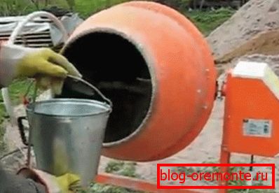 Спачатку наліваем ваду. Спачатку наліваем ваду.