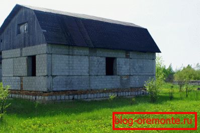 Будынак з керамзітабетонных панэляў