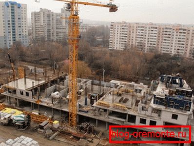 Будаўніцтва аб'екта з выкарыстаннем бетонных канструкцый для падзелу паверхаў Будаўніцтва аб'екта з выкарыстаннем бетонных канструкцый для падзелу паверхаў