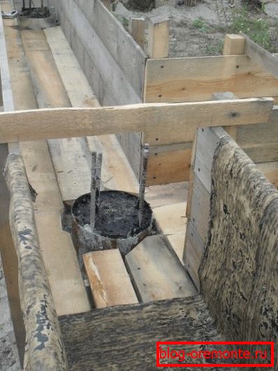 Варыянт ўнутранага ўладкавання апалубкі з вывядзеннем арматуры ад палі ў бетон