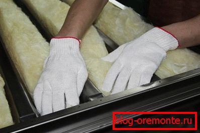 Гука-і цеплаізаляцыя дзверы мінеральнай ватай. гукаізаляцыйныя ўваходныя дзверы