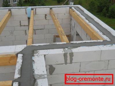 Знешні выгляд армопояса з усталяванымі бэлькамі перакрыцця Знешні выгляд армопояса з усталяванымі бэлькамі перакрыцця