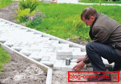 Выраўноўванне элементаў пры дапамозе гумовага малатка. Выраўноўванне элементаў пры дапамозе гумовага малатка.