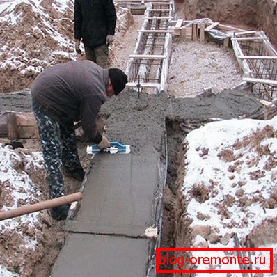 Заліванне падмурка бетонам W6 Заліванне падмурка бетонам W6