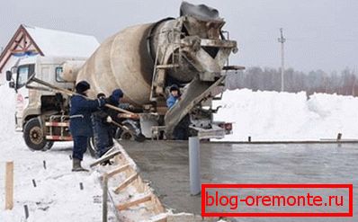 Заліванне маналітнага заснавання ў зімовы час. Заліванне маналітнага заснавання ў зімовы час.