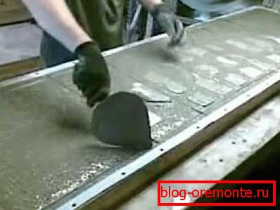 Заліванне раствора ў форму Заліванне раствора ў форму